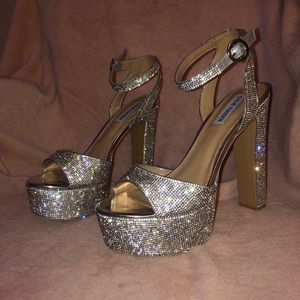 NEW STEVE MADDEN SKYLA-R RHINESTONE HEELS
